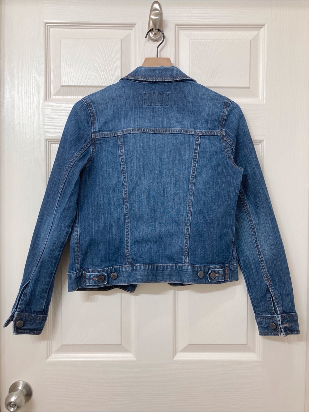 Old Navy Women’s Blue Dark Wash Jean Jacket Size Medium Trucker Classic Denim - Picture 4 of 7